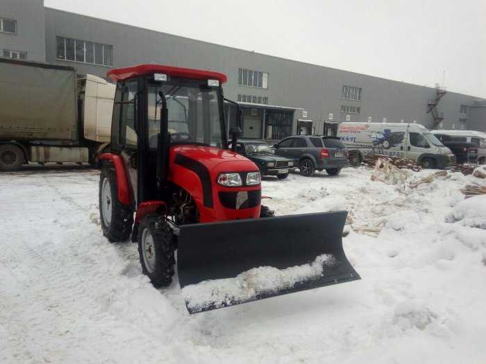Расчистка участка парковки от снега в Александрове